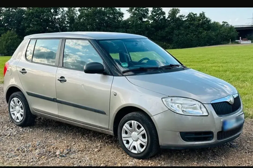 Używany Skoda Fabia 60 KM (44 kW) 2009 Szary Hatchback