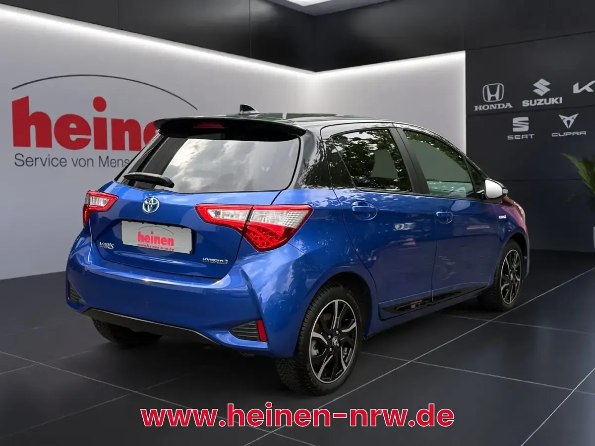 Gebraucht Toyota Yaris Hybrid Style 75 PS (55 kW) 2018 Blau Limousine