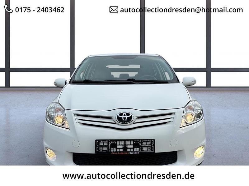 Gebraucht Toyota Auris Edition 99 PS (72 kW) 2012 Pure) white ii (weiss Limousine