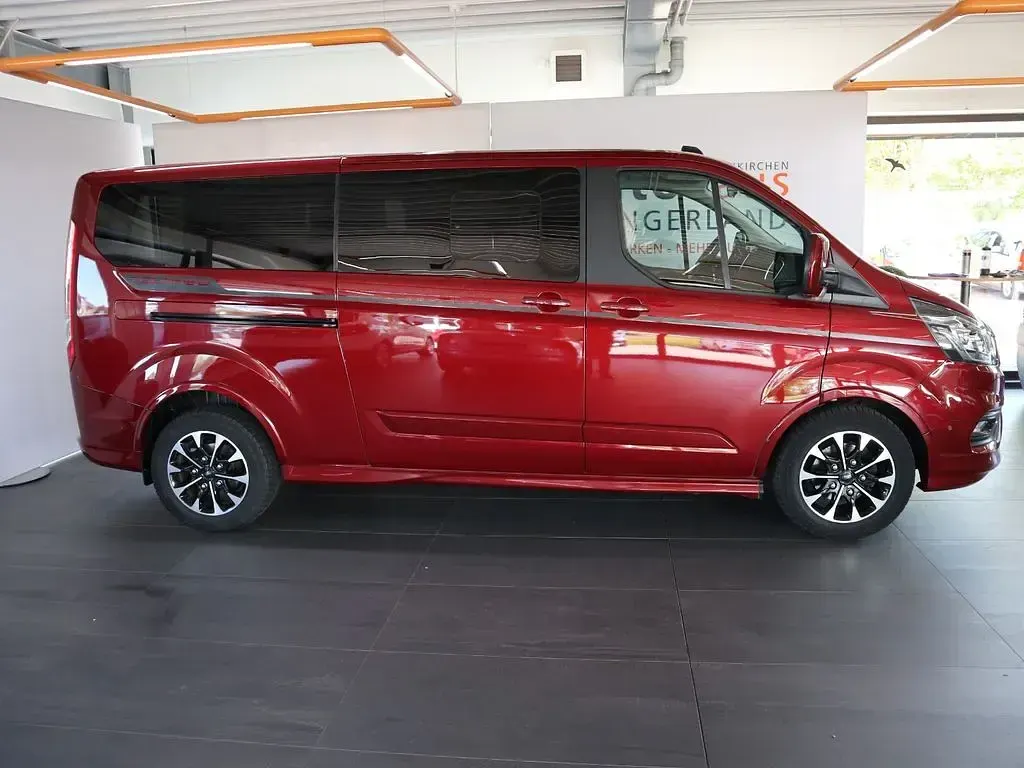 Gebraucht Ford Tourneo Sport 185 PS (136 kW) 2022 Rot Van / Kleinbus