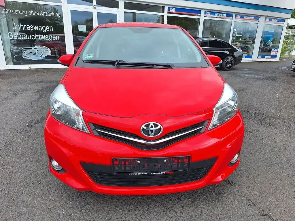 Gebraucht Toyota Yaris Edition 99 PS (72 kW) 2014 Rot Kleinwagen