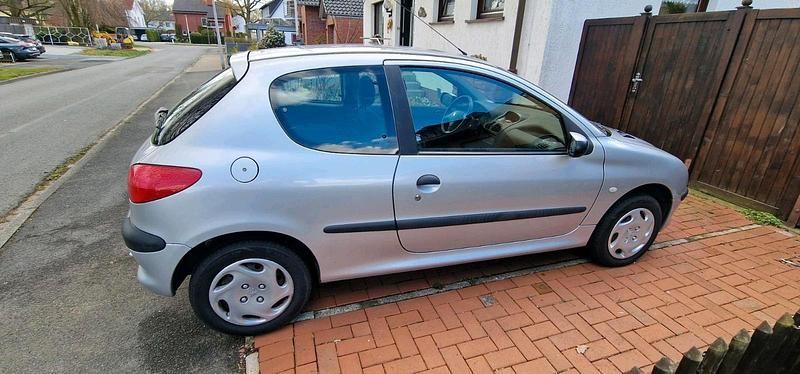 Gebraucht Peugeot 206 75 PS (55 kW) 2002 Grau Kleinwagen