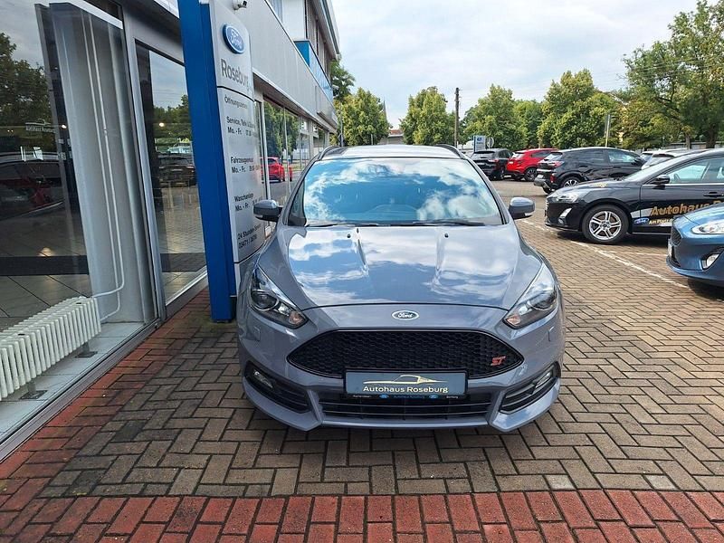 Grau Gebraucht 2017 Ford Focus ST Kombi | 13.990 € (Fairer Preis) - Bild 1/4