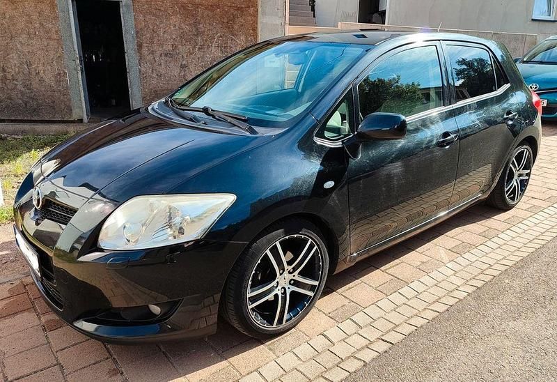 Schwarz Gebraucht 2009 Toyota Auris Executive Limousine | 3.900 € (Fairer Preis) - Bild 1/4
