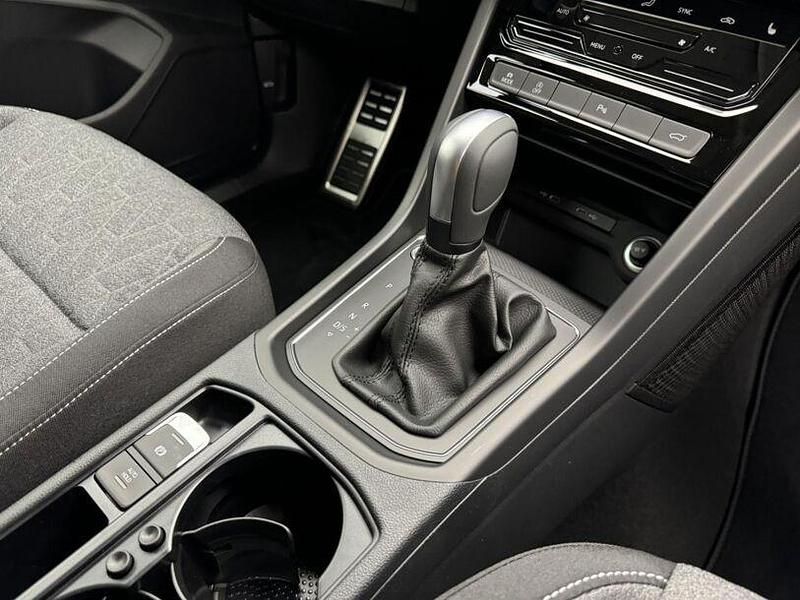 Gebraucht VW Touran Move 150 PS (110 kW) 2025 Schwarz Van / Kleinbus
