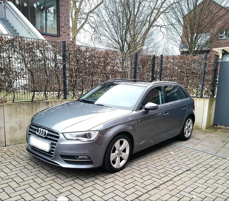 Grau Gebraucht 2015 Audi A3 Sportback Kleinwagen | 13.200 € (Fairer Preis) - Bild 1/4