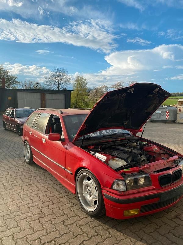 Rot Gebraucht 1997 BMW 320 Kombi | 3.200 € (Guter Preis) - Bild 1/4
