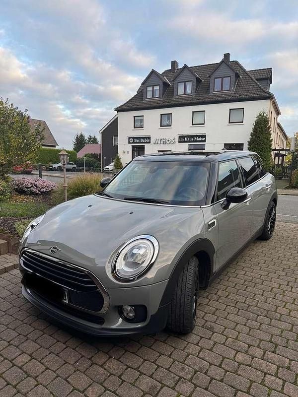 Grau Gebraucht 2018 Mini Cooper Clubman Kombi | 15.300 € (Guter Preis) - Bild 1/4
