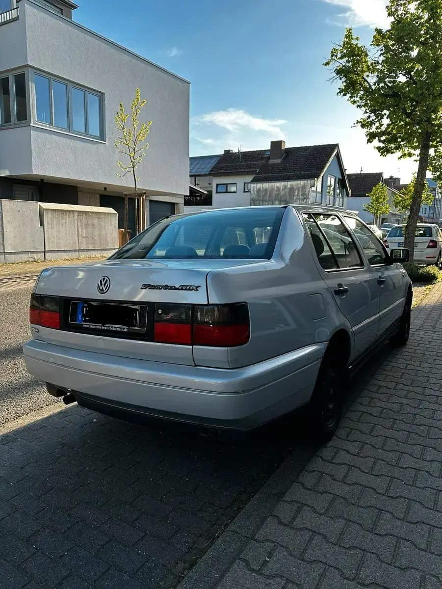 Gebraucht VW Vento 75 PS (55 kW) 1997 Silber Limousine