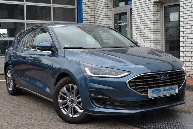 Blau Gebraucht 2024 Ford Focus Titanium Limousine | 22.485 € (Superpreis) - Bild 1/4