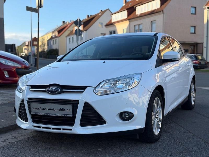 Gebraucht Ford Focus 125 PS (91 kW) 2011 Weiß Limousine