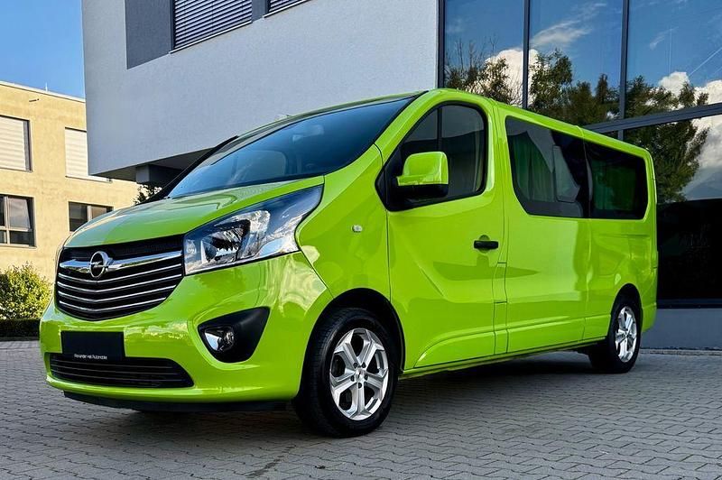 Grün Gebraucht 2017 Opel Vivaro Van | 27.000 € - Bild 1/4