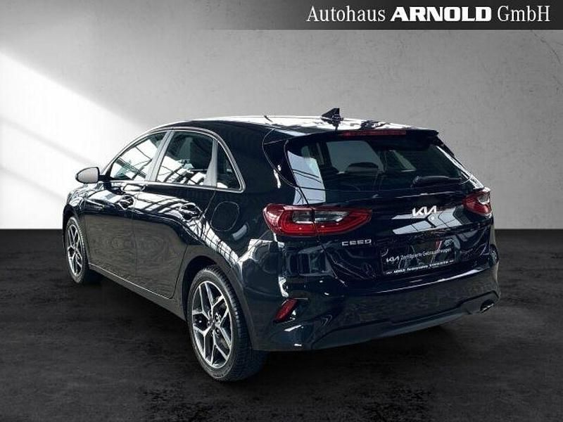 Gebraucht Kia Ceed Spirit 140 PS (102 kW) 2025 Schwarz (zilinaschwarz) Kleinwagen