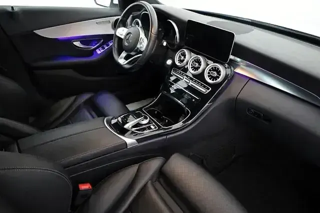 Gebraucht Mercedes C180 156 PS (114 kW) 2019 Weiß Limousine