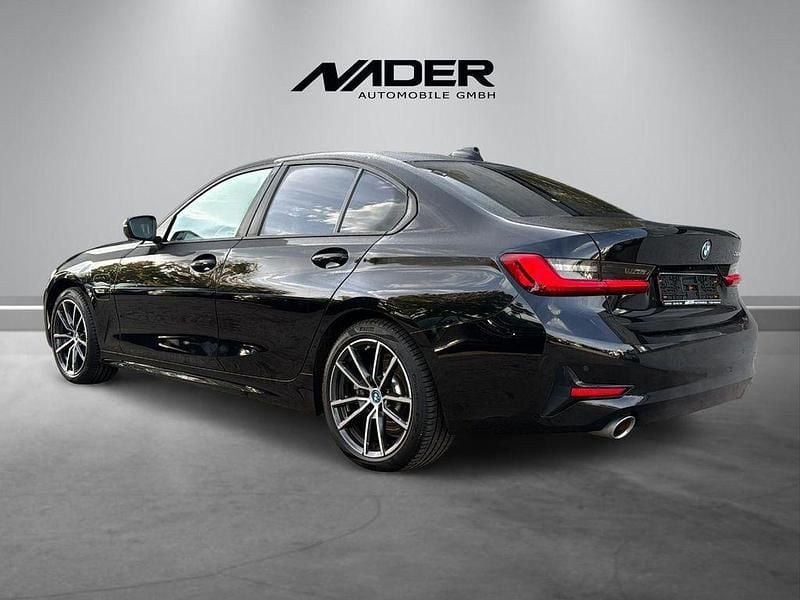Gebraucht BMW 320e Advantage 204 PS (150 kW) 2022 Schwarz Limousine
