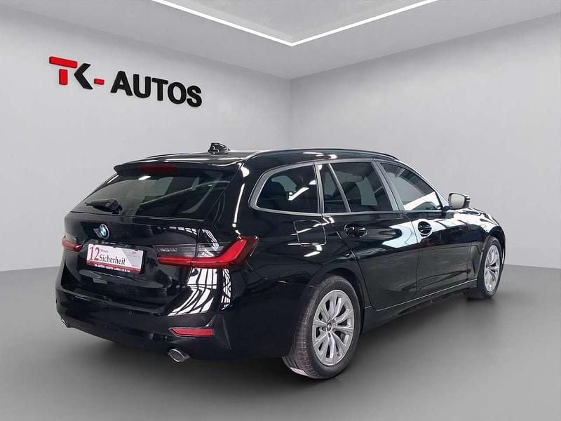 Gebraucht BMW 318 Advantage 150 PS (110 kW) 2022 Schwarz ii/bonnet fluid black Kombi