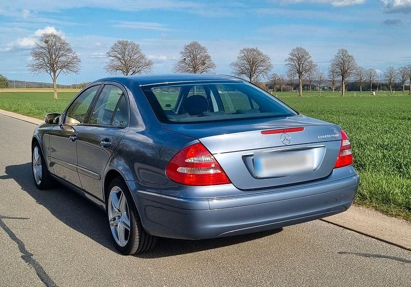 Gebraucht Mercedes E200 Elegance 163 PS (119 kW) 2005 Blau Limousine