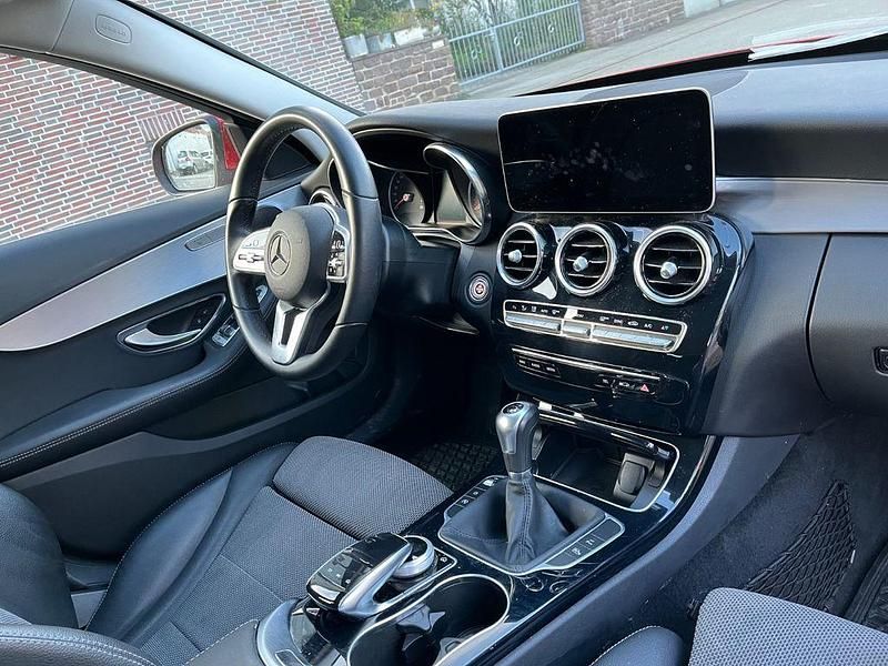 Rot Gebraucht 2019 Mercedes C200 Limousine | 23.100 € (Fairer Preis) - Bild 1/4