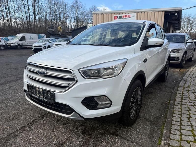 Gebraucht Ford Kuga Trend 120 PS (88 kW) 2019 Weiß SUV