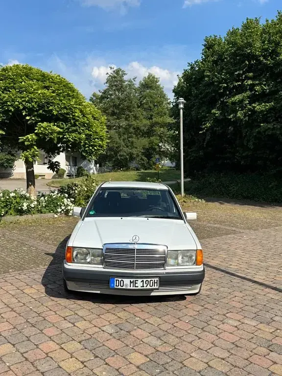 Gebraucht Mercedes 190 118 PS (86 kW) 1990 Weiß Limousine