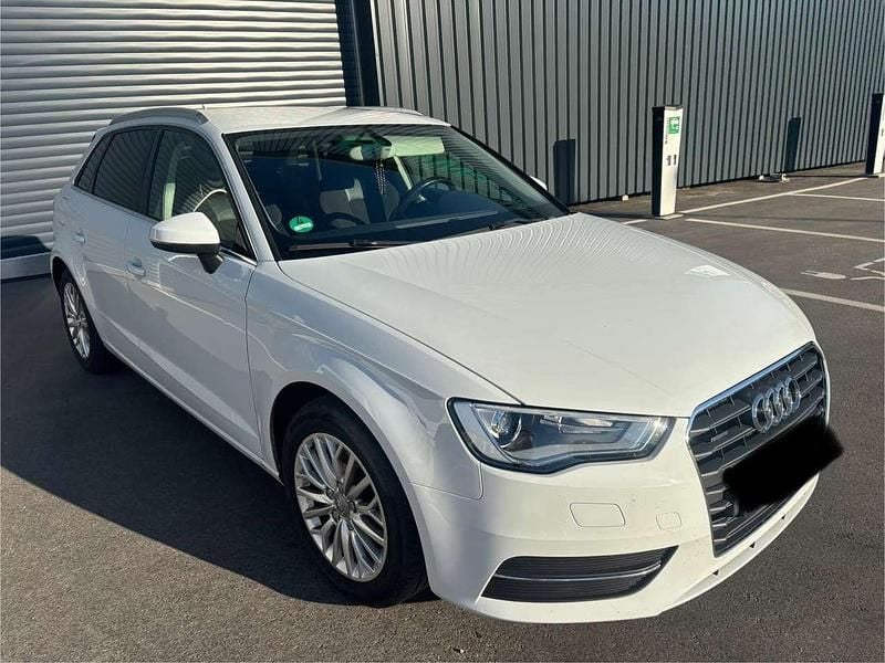 Weiß Gebraucht 2014 Audi A3 S-Line Limousine | 11.000 € (Superpreis) - Bild 1/4