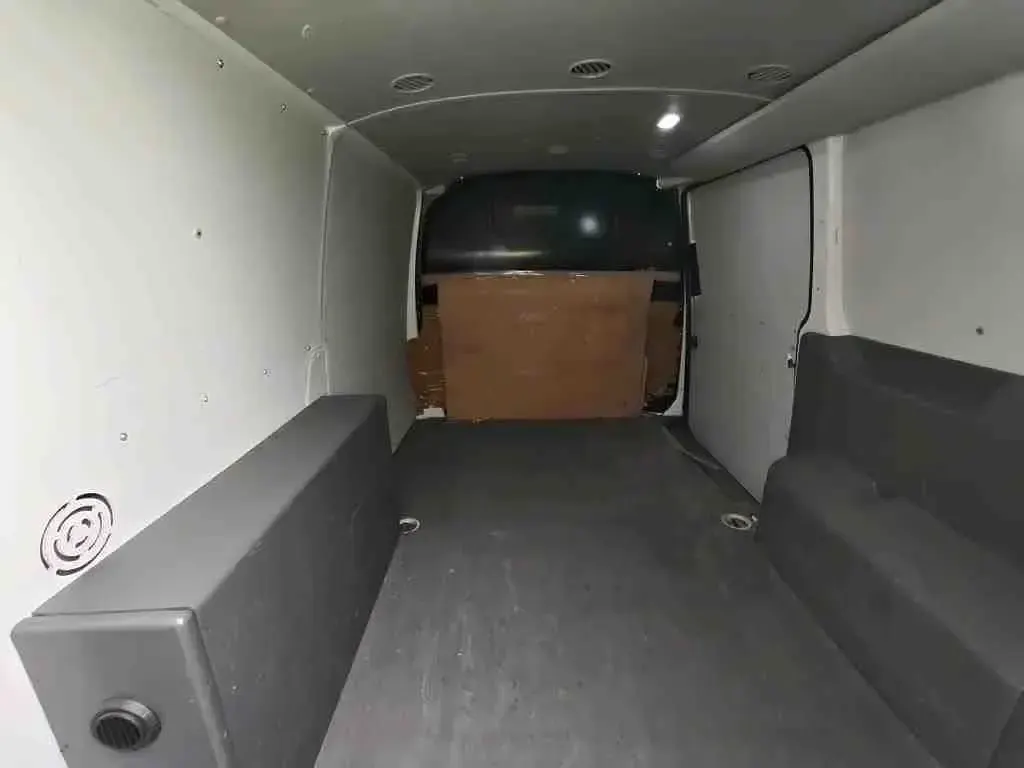 Second-hand VW Transporter 110 CP (80 kW) 2022 Alb Van