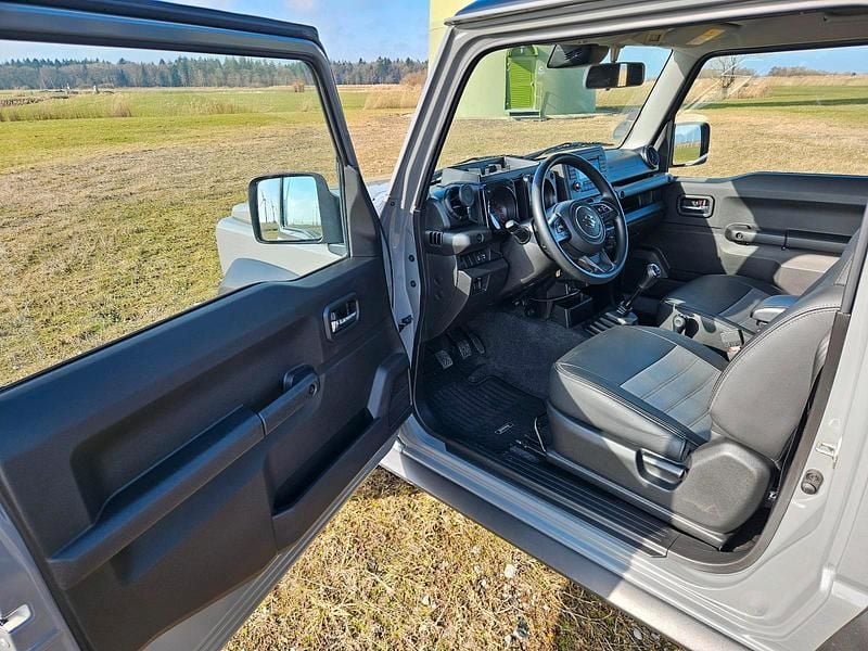 Gebraucht Suzuki Jimny 102 PS (75 kW) 2023 Grau SUV