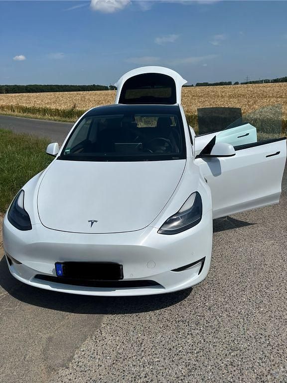 Weiß Gebraucht 2021 Tesla Model Y Long Range AWD SUV | 36.300 € (Fairer Preis) - Bild 1/4