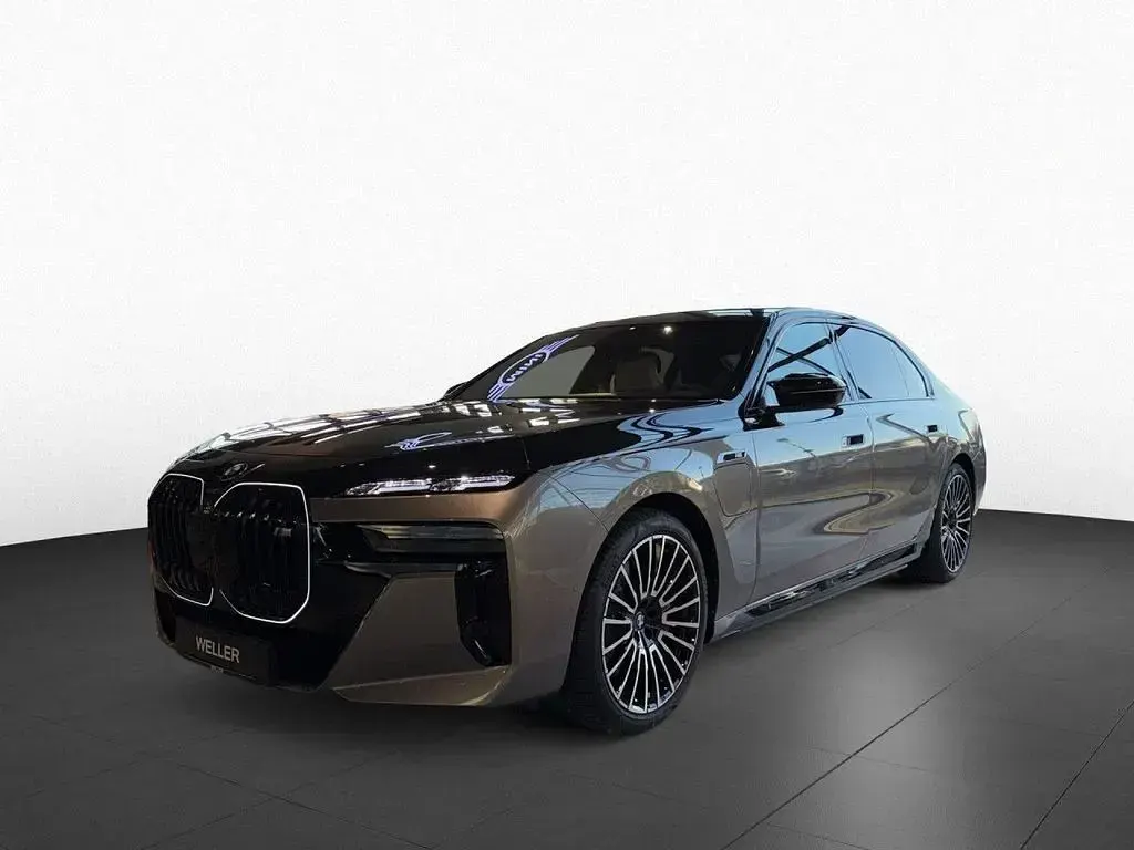 Neu BMW M760e Sport Line 571 PS (419 kW) 2026 Grau Limousine