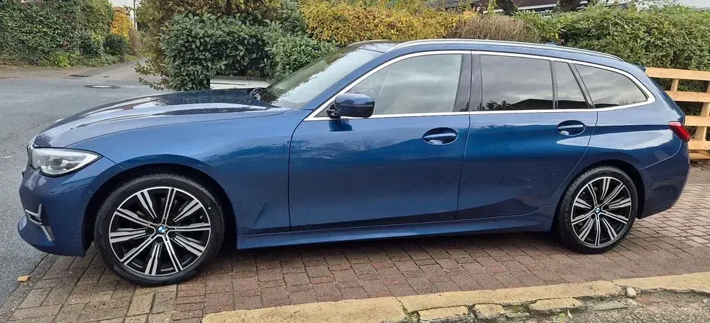 Gebraucht BMW 320 Luxury Line 190 PS (139 kW) 2020 Blau Kombi