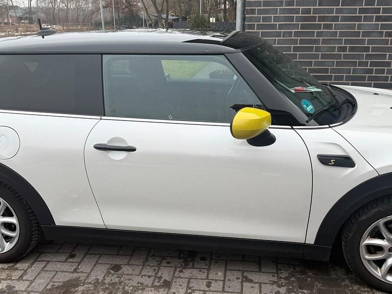 Gebraucht Mini Cooper SE 135 kW (184 PS) 2023 Weiß Kleinwagen
