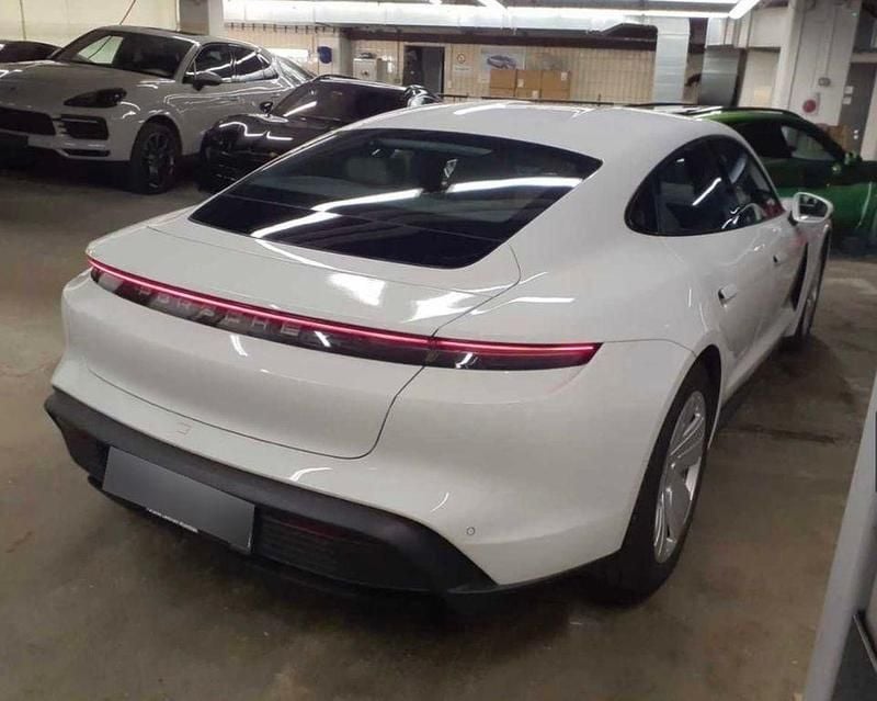 Gebraucht Porsche Taycan Performance Package 350 kW (476 PS) 2022 Weiß Limousine