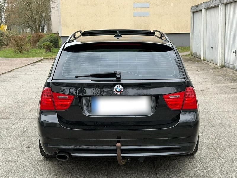 Gebraucht BMW 320 170 PS (125 kW) 2009 Schwarz Kombi