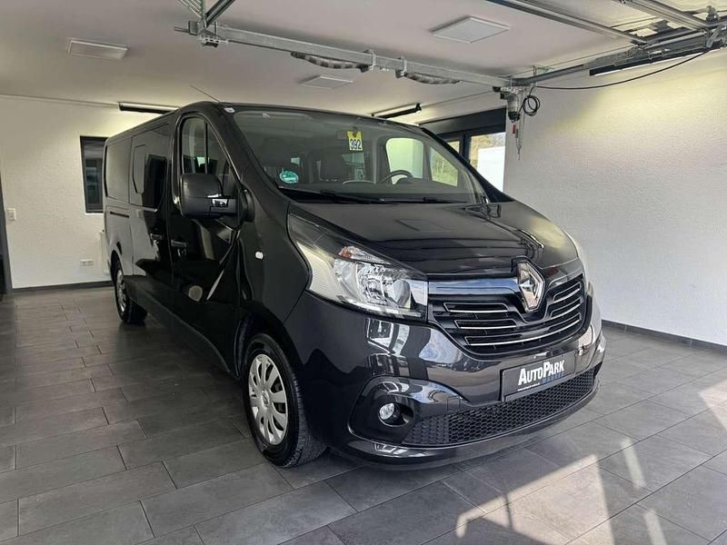 Second-hand Renault Trafic Expression 145 CP (106 kW) 2017 Negru Monovolum