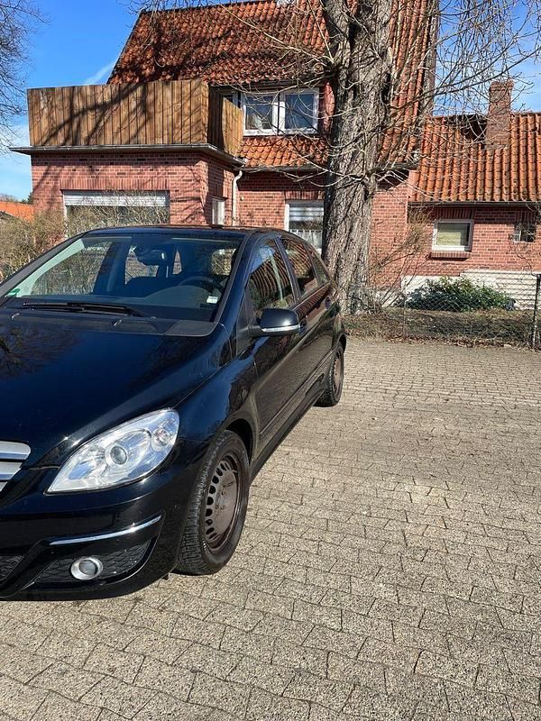 Gebraucht Mercedes B200 140 PS (102 kW) 2010 Schwarz Van / Kleinbus