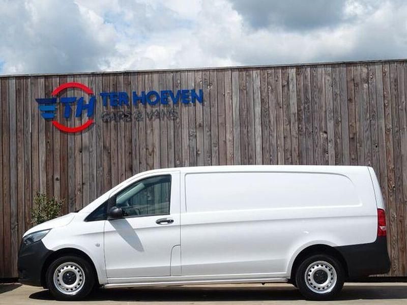 Weiß Gebraucht 2015 Mercedes Vito Van / Kleinbus | 9.300 € - Bild 1/4