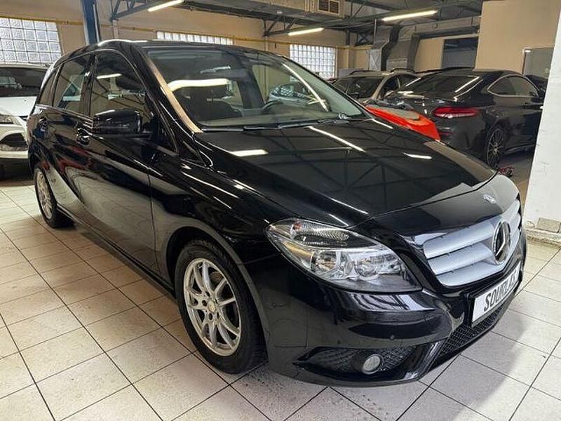 Gebraucht Mercedes B180 122 PS (89 kW) 2012 Schwarz Van / Kleinbus