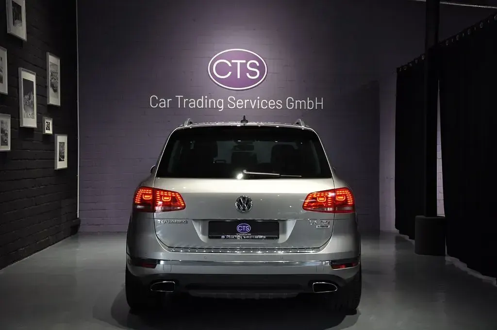 Gebraucht VW Touareg 262 PS (192 kW) 2015 Tungsten silver SUV