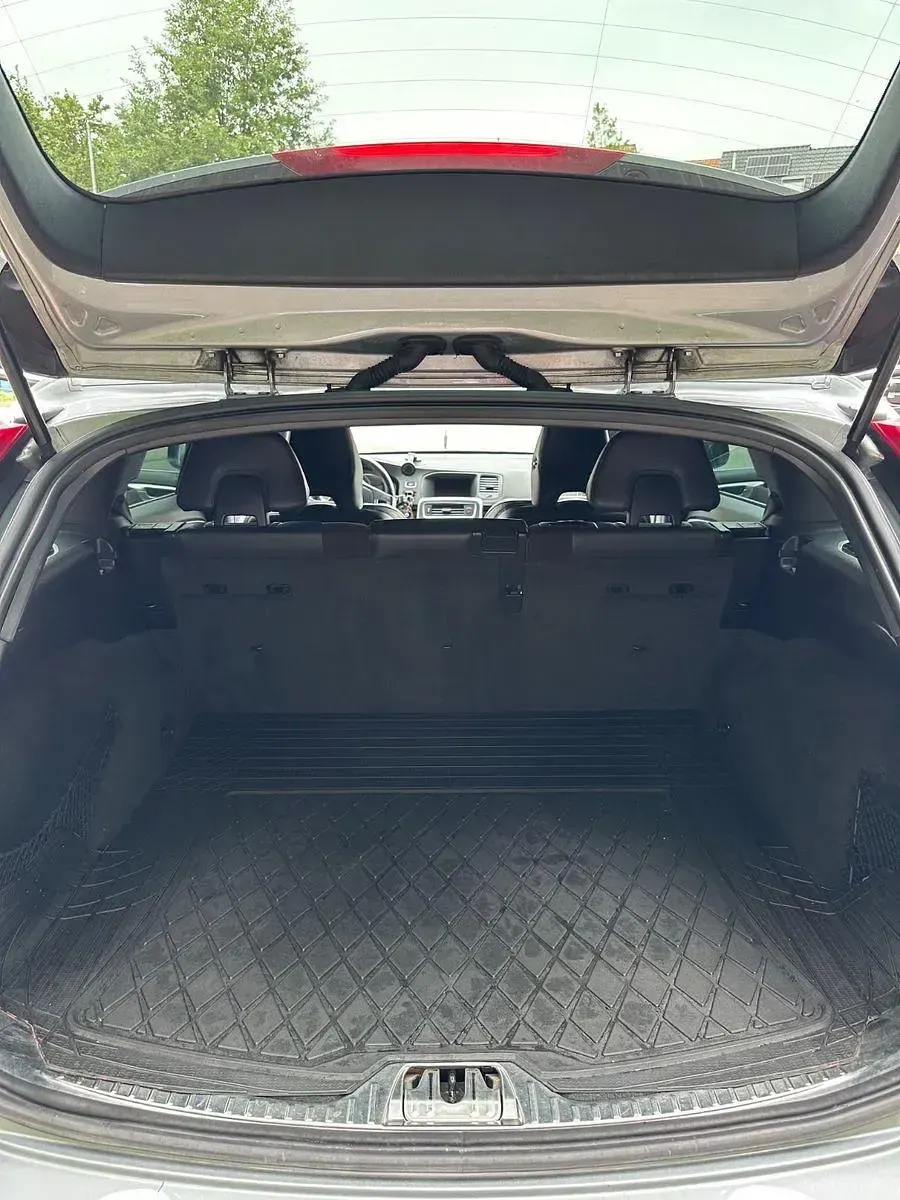 Gebraucht Volvo V60 R-Design 163 PS (119 kW) 2013 Silber Kombi