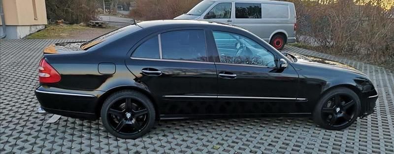 Schwarz Gebraucht 2004 Mercedes E500 Limousine | 5.500 € (Superpreis) - Bild 1/4