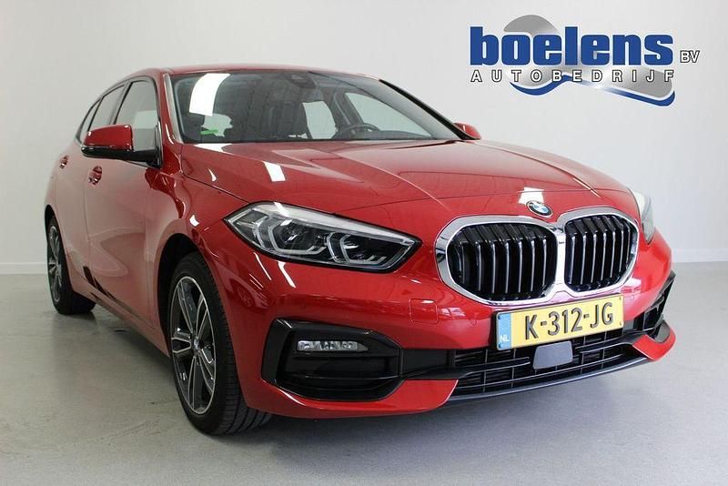 Rot Gebraucht 2021 BMW 116 Executive Kleinwagen | 20.886 € (Fairer Preis) - Bild 1/4