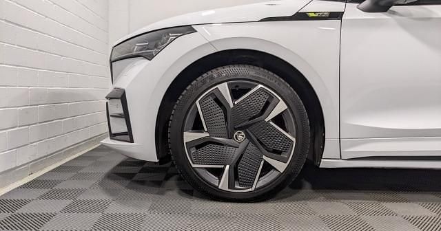 Metallic Gebraucht 2022 Skoda Enyaq iV Suite SUV | 41.000 € (Etwas zu teuer) - Bild 1/4
