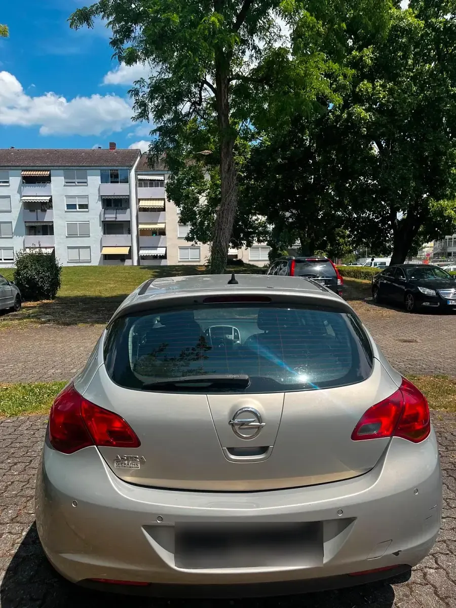 Gebraucht Opel Astra 130 PS (95 kW) 2013 Grau Kleinwagen