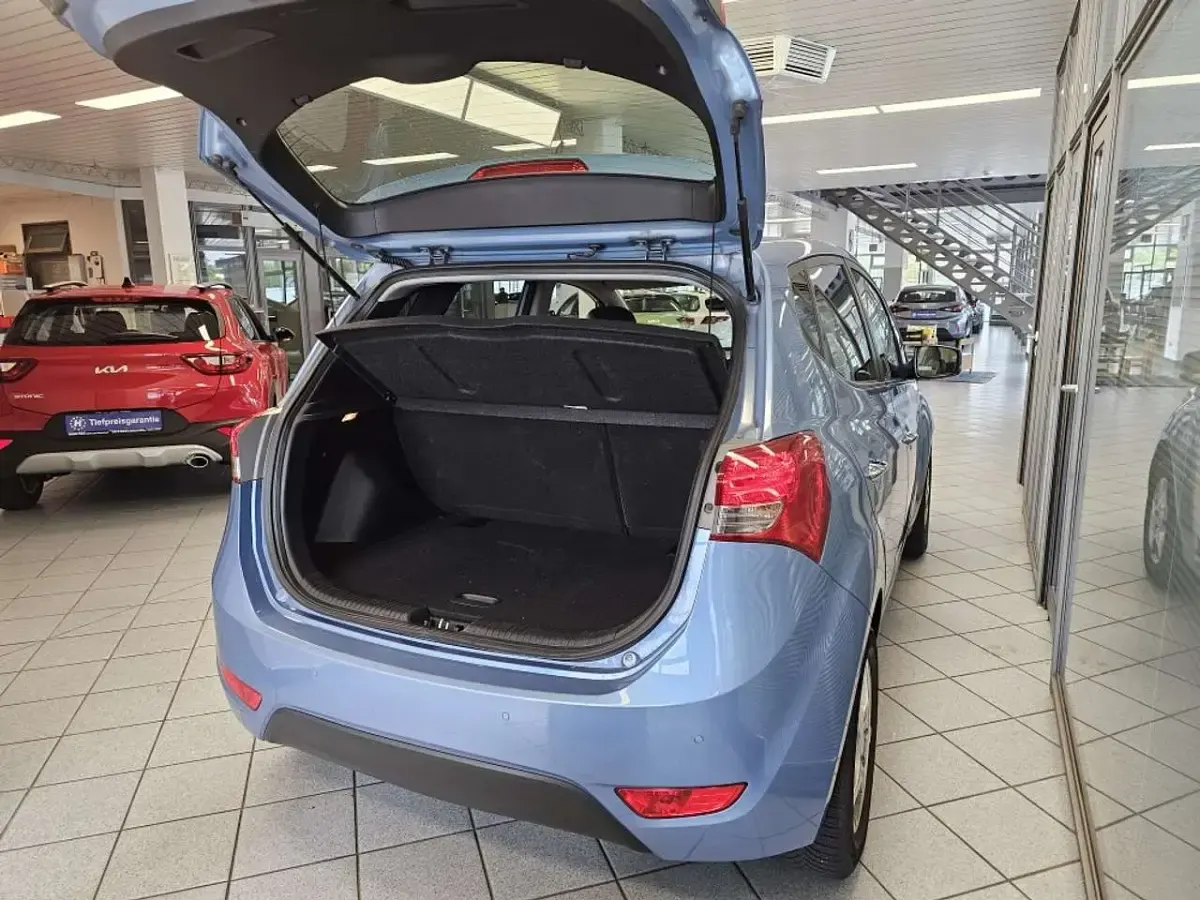Gebraucht Hyundai ix20 125 PS (91 kW) 2014 Blau Kleinwagen