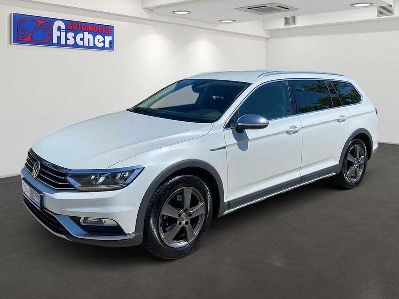 Oryxweiß perlmutteffekt Gebraucht 2018 VW Passat Alltrack Kombi | 25.250 € (Fairer Preis) - Bild 1/4