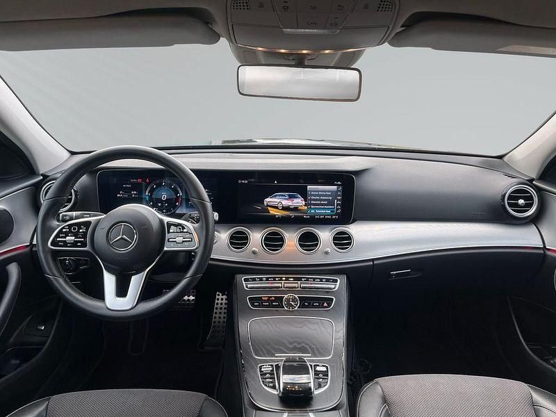 Gebraucht Mercedes E220 Avantgarde 194 PS (142 kW) 2019 Schwarz Limousine