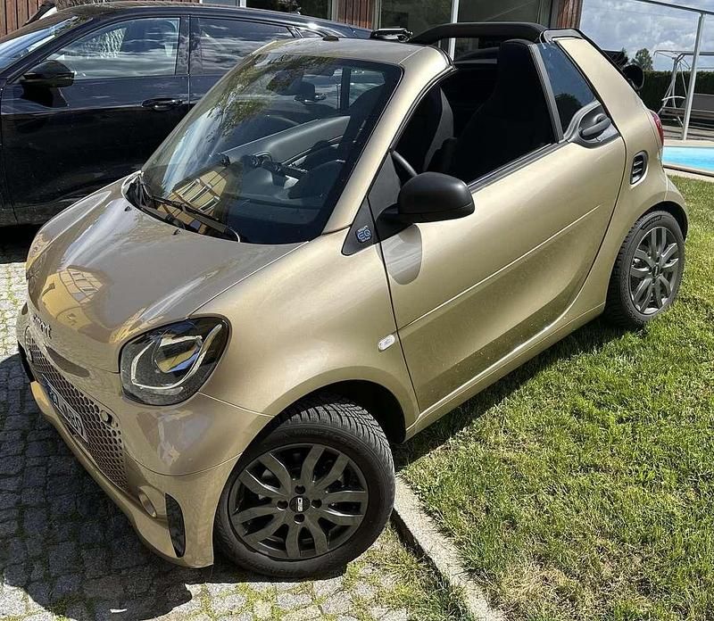 Grau Gebraucht 2023 Smart ForTwo Electric Drive Cabrio | 14.850 € (Fairer Preis) - Bild 1/4