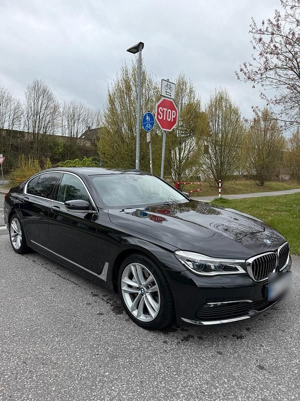 Gebraucht BMW 730 265 PS (194 kW) 2018 Schwarz Limousine