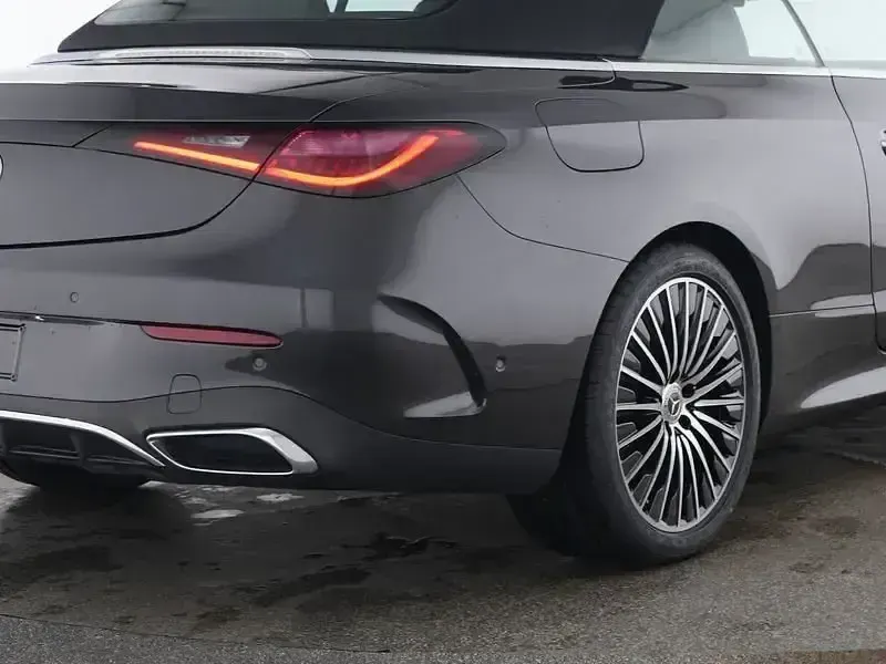 Gebraucht Mercedes CLE200 AMG 421 PS (309 kW) 2025 Andere Cabrio
