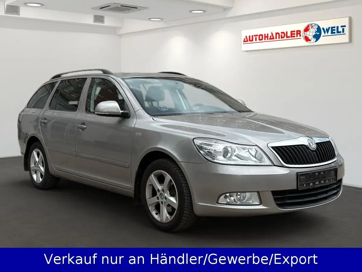 Gebraucht Skoda Octavia 122 PS (89 kW) 2011 Bezova capuccino/capuccino bei Kombi